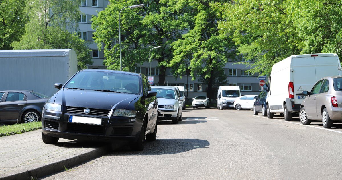 Reizthema: Gehwegparken in Oberreut